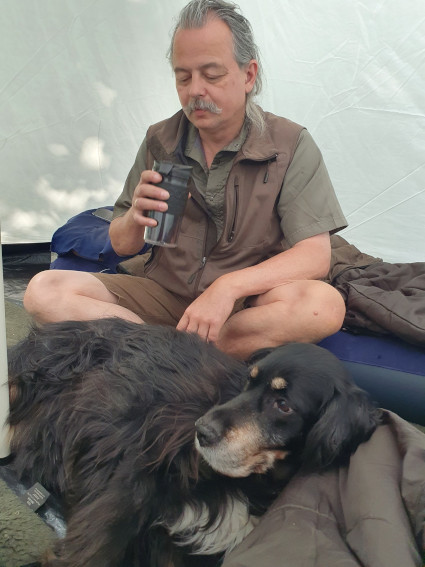 Unicka telttailemassa